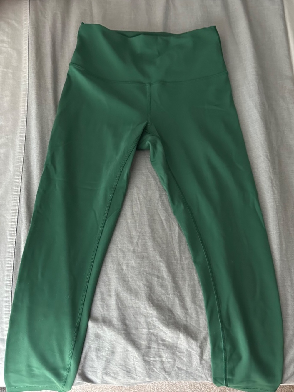 Lululemon — Wundertrain — Size 6 — Forest Green Leggings